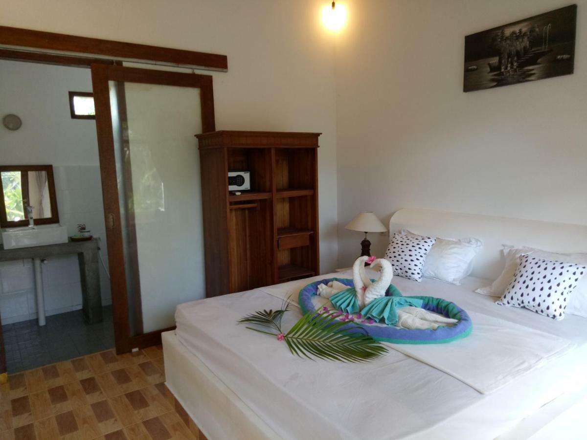 Palm Trees Villas Gili Air Bagian luar foto